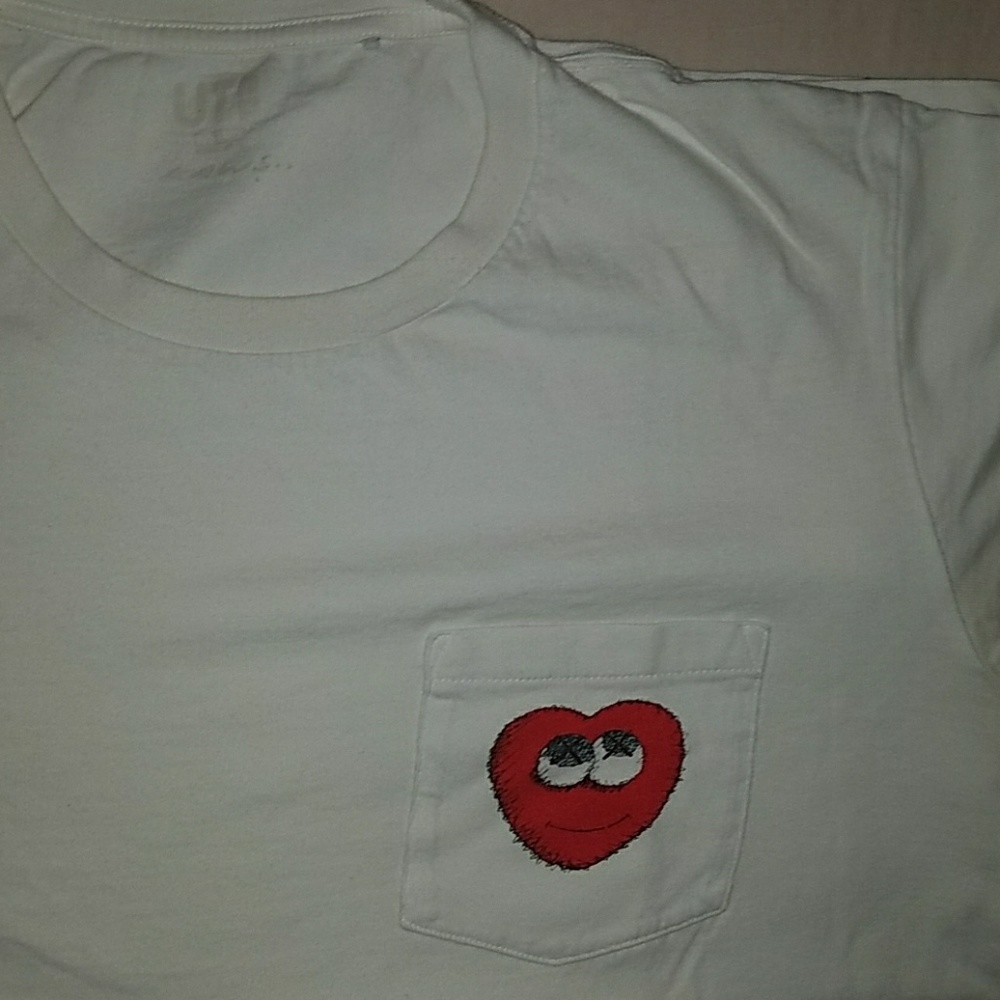 Uniqlo/ kaws collab fits like a M